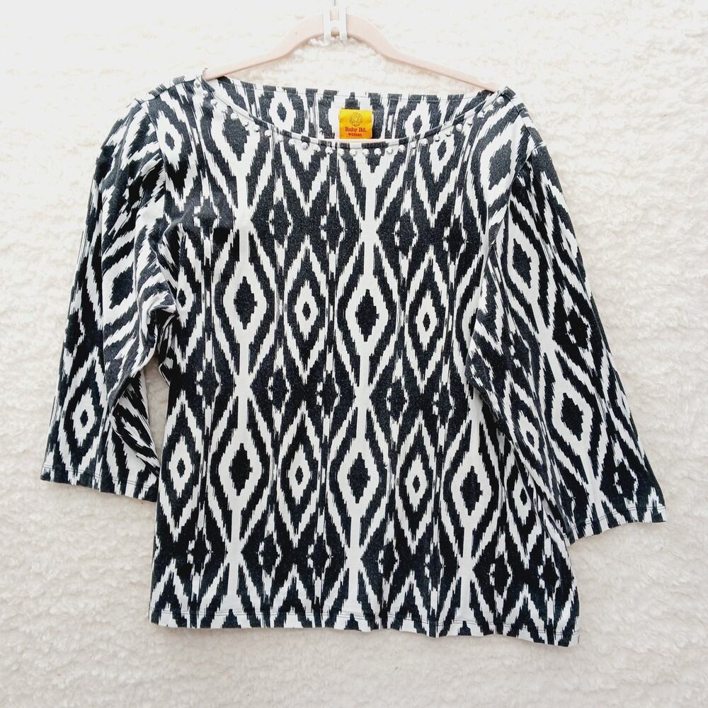 T-Shirt Women Black White Ikat Geometric Boho Minimalist Silver Studs Size 1X